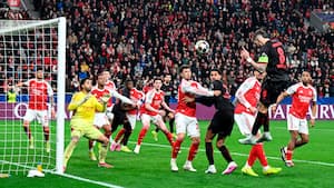 Arsenal smager egen medicin: Bagud efter hjørnespark