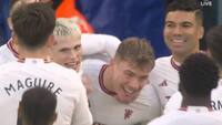 Heldige Højlund scorer på alt - se det skøre 0-2 mål her