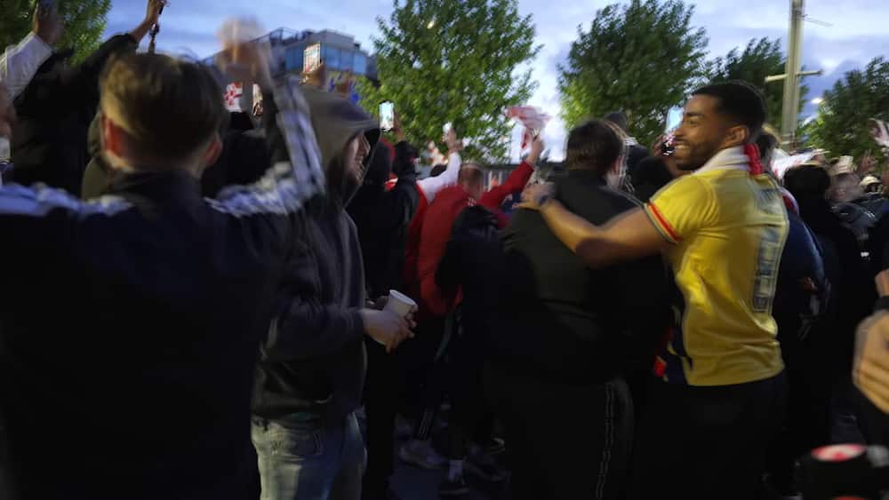 Se her: Arsenal-fans går amok ved Emirates