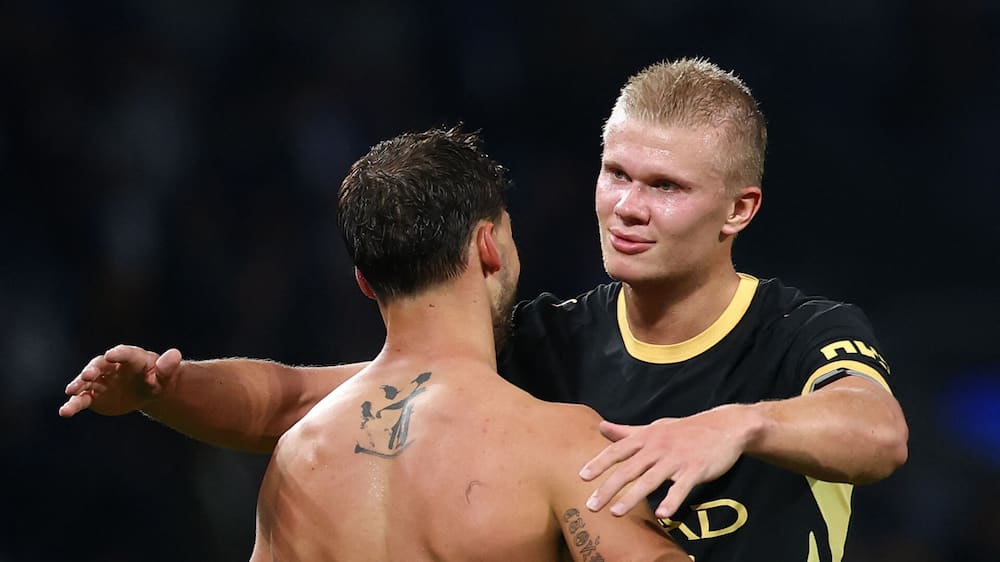 Haaland nedlægger Porto