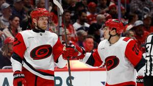Ehlers kanonerer Carolina til comeback i tæt NHL-opgør