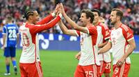 Bayern vinder 8-0 trods tidlig udvisning i Neuer-comeback