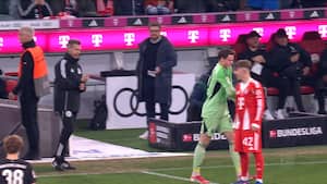 Neuer udgår i pausen i comeback