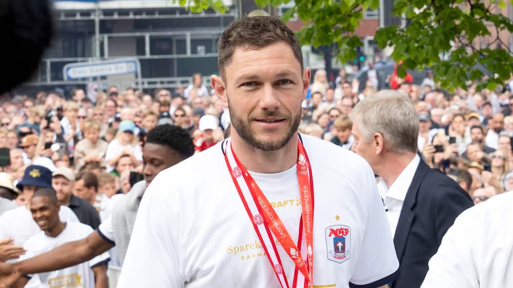 ‘Lettere at gå ud end at blive sparket ud’