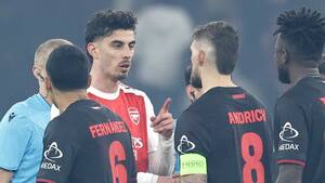 Arsenal spolerer Hjulmand-overraskelse med sen scoring