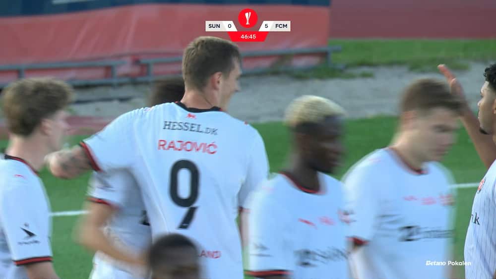 Magtdemonstration: FCM foran med fem ved pausen