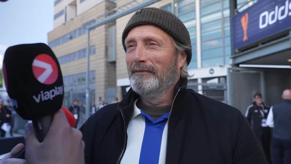 Mads Mikkelsen med vild pokal-spådom