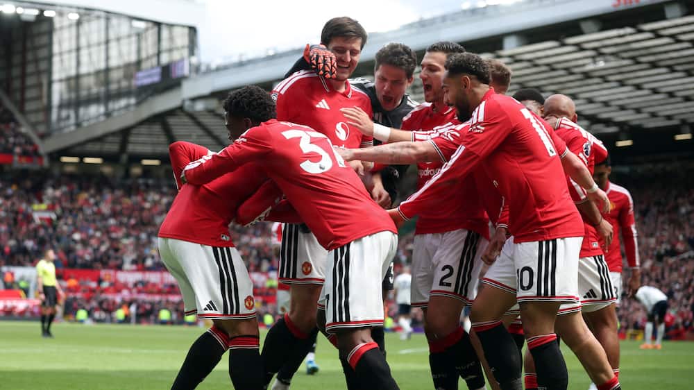 Manchester United sikrer tredjeplads i målrig affære