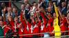 Her løfter Man United FA Cup-trofæet