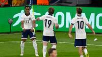 England i hopla: Hutchinson fordobler føringen