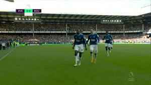 Smuk og livsvigtig scoring: Everton på vej mod redning