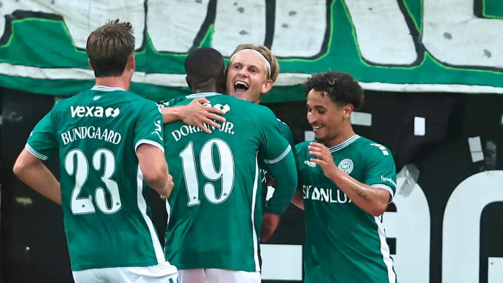 Viborg-jubel: Thomas Jørgensen snyder OB-keeper