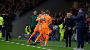 Tottenham-målmand skal opereres midt i nedrykningskamp