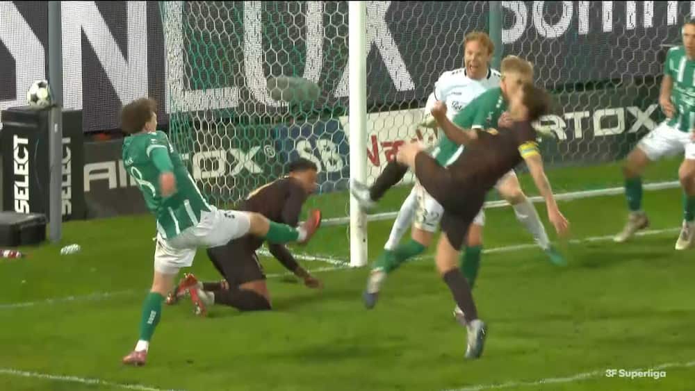 Dennis sikrer BIF-sejren i tillægstiden