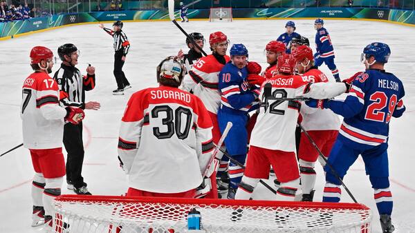 Stærke amerikanere nedbryder ishockeylandsholdet til sidst