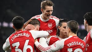 Straffesparksmål sender Arsenal tilbage på førsteplads