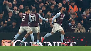 Chokstart for Filip J.: Frækt hælmål efter tre minutter