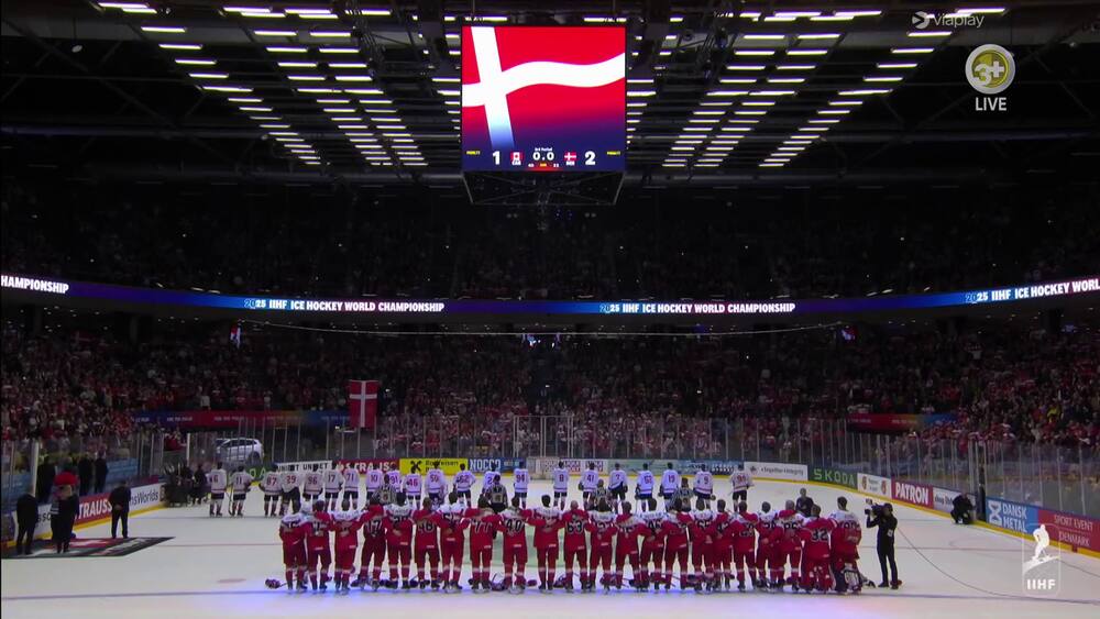 Gåsehud: National fællessang i Boxen efter historisk sejr
