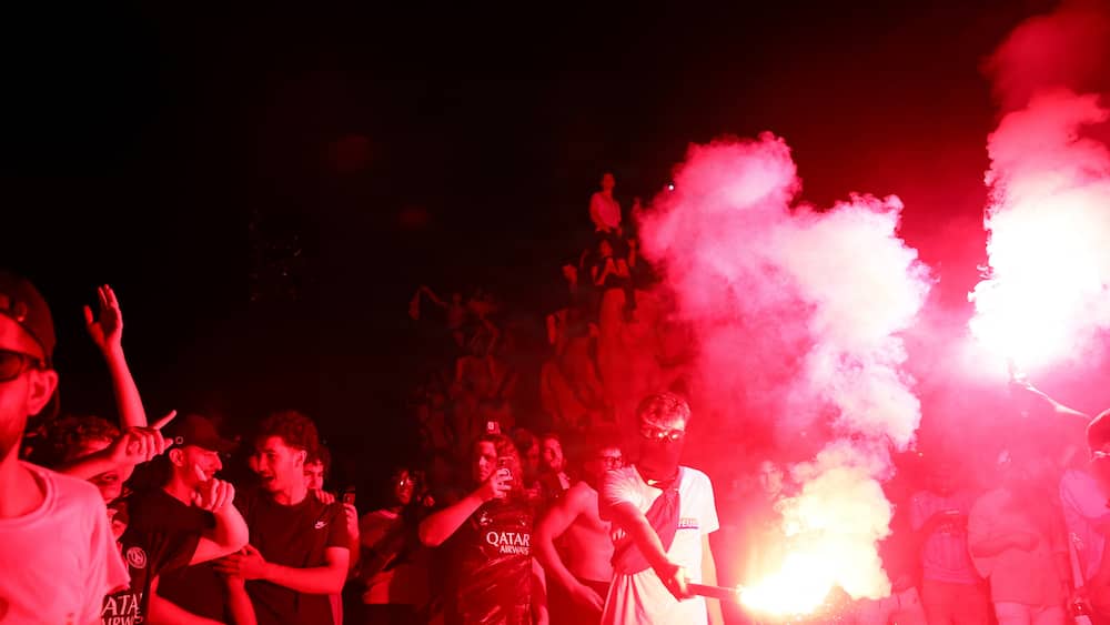 Politi tilbageholder 416 efter urolig Champions League-fejring