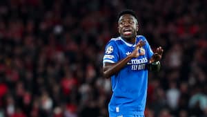 Vinícius banker Real Madrid til sejr i kaotisk CL-drama