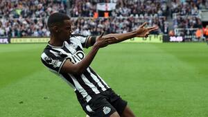 Isak’s brace gives Newcastle 3-0 lead v. Tottenham