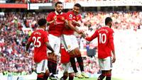 United smyger sig op på tredjepladsen efter comeback