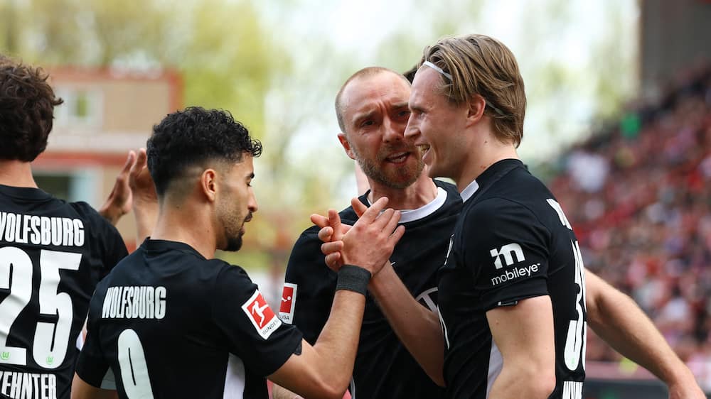Eriksen-assist skubber Wolfsburg op på playoff-plads