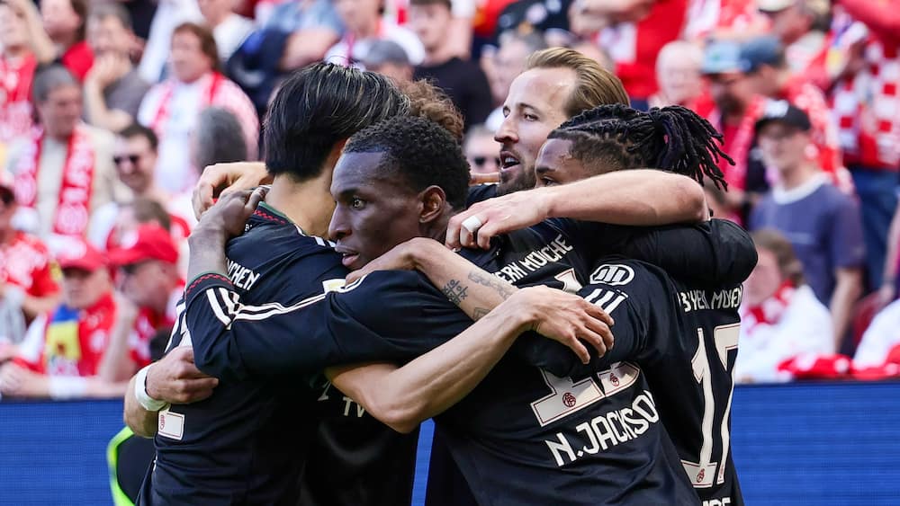 Bayerns stjerner vender 0-3 til 4-3 i vildt comeback