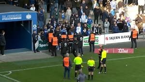 Vilde scener: Esbjerg-spillere stopper sure fans i tilråb