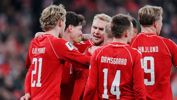 Danmark smadrer Nordmakedonien og er i playoff-finalen