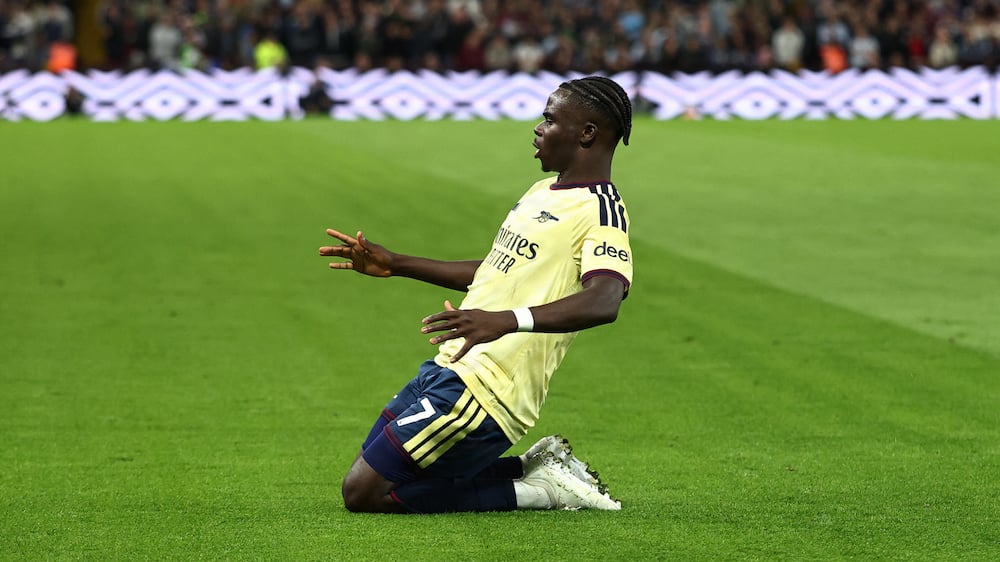 Saka sender Arsenal i front mod Villa