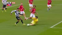 Newcastle-spiller filmer sig til rødt kort