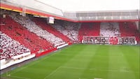 Se dét er passionerede fans: Kaiserslautern-fansene fylder hele stadion ud med tifo
