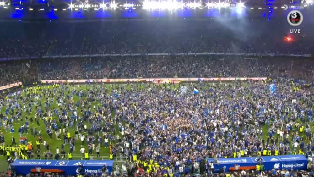 Fans stormer banen: HSV tilbage i Bundesligaen