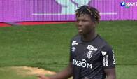 Monaco-spillere skriger på straffe for hands - så scorer 18-årigt stortalent i den anden ende