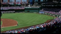 Her overværer 38.000 tilskuere baseball-kamp i USA