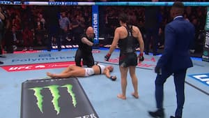 Årets knockout? Grasso smadrer Barber i gulvet