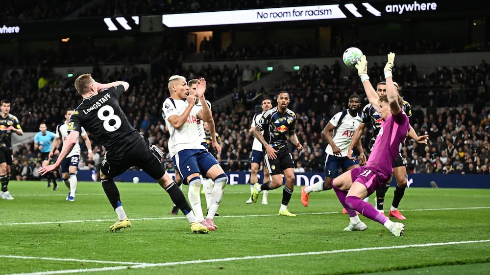 Genfødt Spurs-keeper med drømmekamp: 'Jeg er stolt af ham'