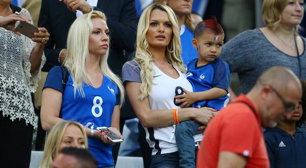 pix Mæhle Kæreste wow sa meget betaler frankrig for spillernes kaerester tv3 sport