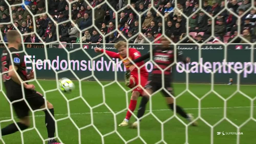 Svensson er præsenteret i Dortmund - gense hans flotte Superliga-mål