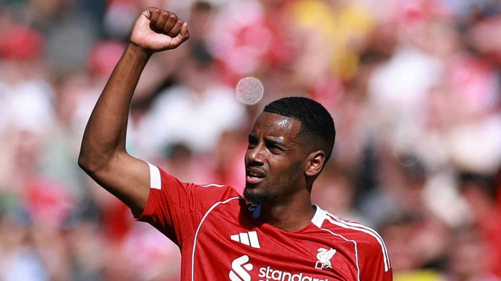 Første i år: Isak får Anfield til at lette