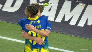 Sublime Nartey gør det selv: Smadrer den i målet