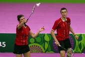 Dansk mixeddouble kæmper sig i finalen i Baku