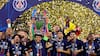 Her løfter PSG Champions League-trofæet