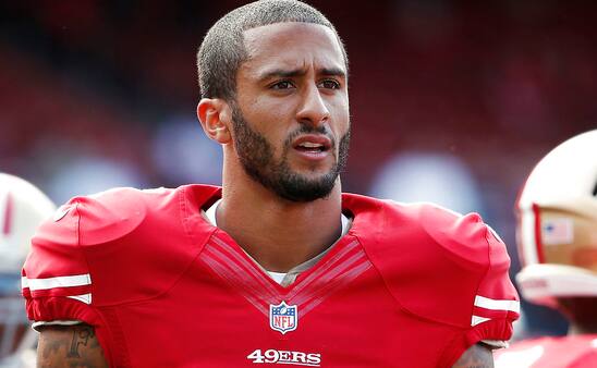 Kontroversielt: 49ers' quarterback nægter at rejse sig under nationalmelodien