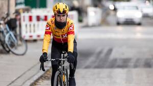 Dansk cykelrytter brækker kravebenet i påkørsel og misser OL