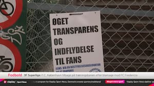 FCK-fans med markering ved mandagens træning
