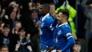 Doucoure drills Everton 1-0 in front of Chelsea
