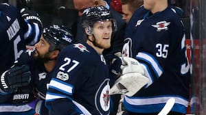 Ishockey'ens 'hail mary': Ehlers med absurd assist, da Winnipeg vandt 4-1