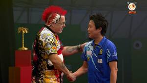 Wright vinder nervepirrende åbner ved Bahrain Darts Masters